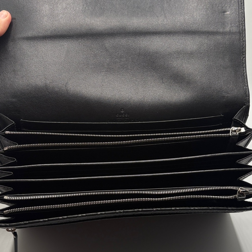 Gucci Black Embossed Leather clutch - Picture 3 of 7